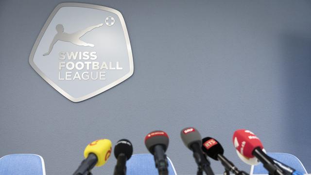 Les clubs se prononceront le 20 mai sur la nouvelle proposition de la Ligue. [Keystone - Peter Klaunzer]