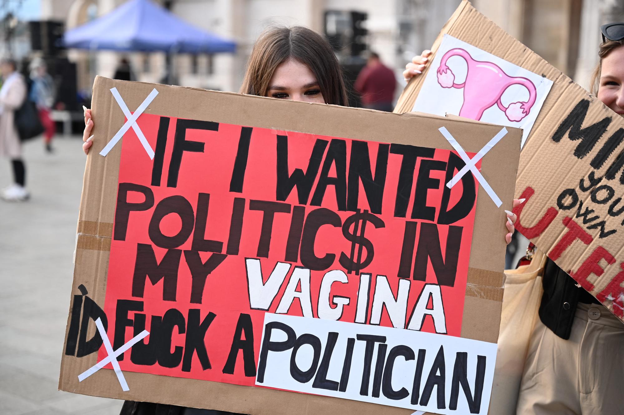 La manifestation à Budapest a rassemblé majoritairement des femmes. [AFP - Attila Kisbenedek]