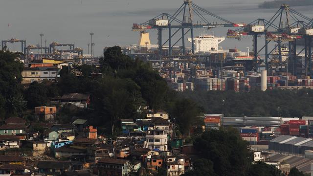 Le port de Santos, au Brésil, est le plus grand port à containers d'Amérique latine. [Reuters - Fernando Donasci]