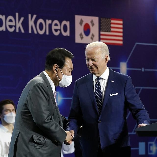 Joe Biden en compagnie du président sud-coréen Yoon Suk-Yeol à Pyeongtaek, 20.05.2022. [AP/Keystone - Evan Vucci]