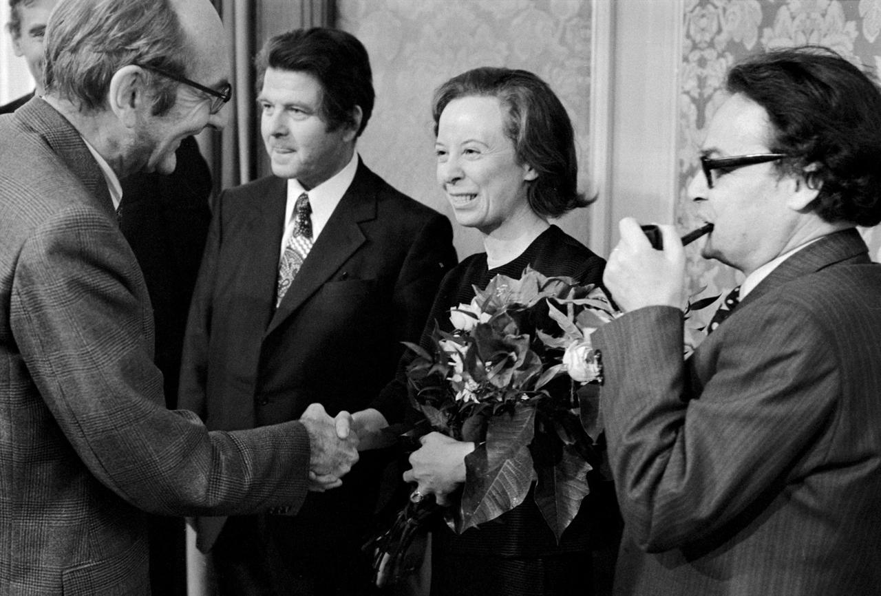 Margrith Bigler-Eggenberger lors de son élection par l'Assemblée fédérale comme juge fédéral à part entière le 4 décembre 1974. [Keystone - STR]