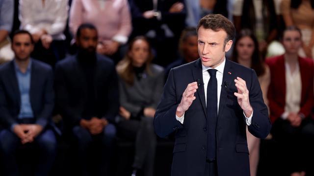 Emmanuel Macron, le 14 mars 2022, lors d'un passage sur TF1. [EPA/Keystone - Ludovic Marin]