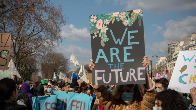 Des jeunes lors d'une manifestation à Paris. [afp - Edouard Monfrais / Hans Lucas]