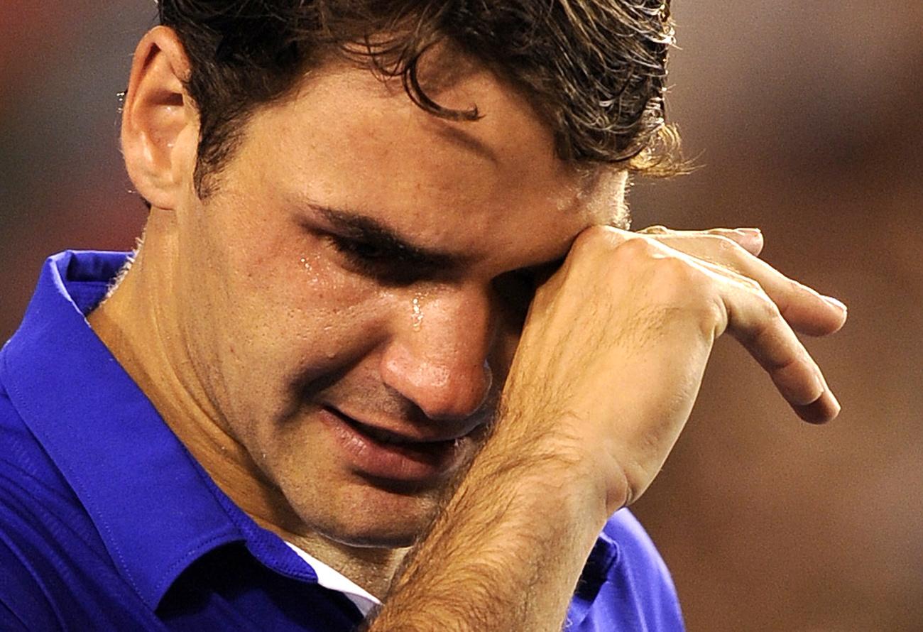 Roger Federer, en larmes, après sa défaite en finale de l'Open d'Australie 2009. [AP - Andrew Brownbill]