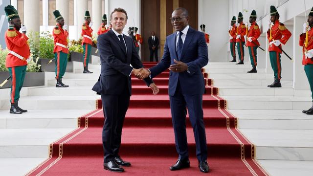 Emmanuel Macron reçu à Cotonou par le président du Bénin Patrice Talon, 27.07.2022. [AFP - Ludovic Marin]