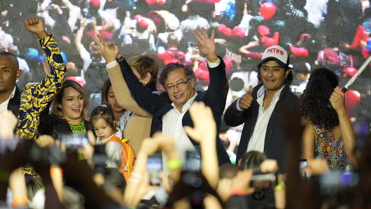 En Colombie, l'opposant de gauche Gustavo Petro largement en tête de la présidentielle. [KEYSTONE - FERNANDO VERGARA]