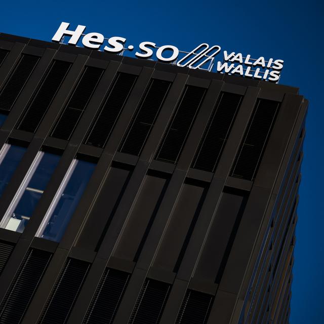 Une vue du logo HES-SO Valais-Wallis sur les bâtiments du Campus Energypolis à Sion.
Jean-Christophe Bott
Keystone [Jean-Christophe Bott]