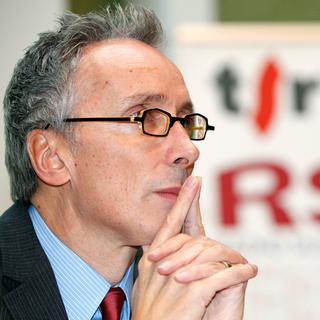Jean-Francois Roth parle lors d'une conference de presse de la RTSR. [Keystone - Jean-Christophe Bott]
