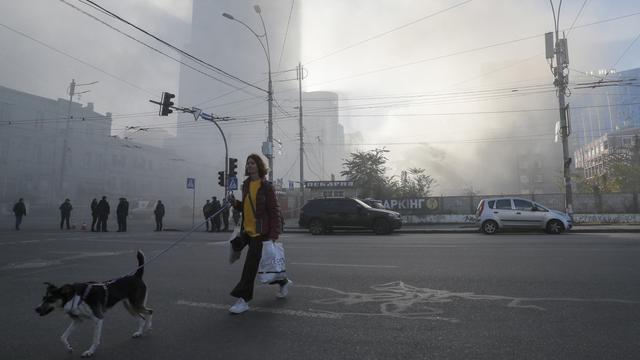 A Kiev, les habitants se sont habitués à vivre sous les bombes. [Keystone/EPA - Sergey Dolzhenko]