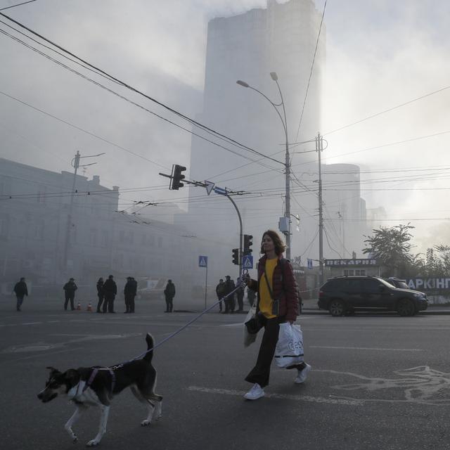 A Kiev, les habitants se sont habitués à vivre sous les bombes. [Keystone/EPA - Sergey Dolzhenko]