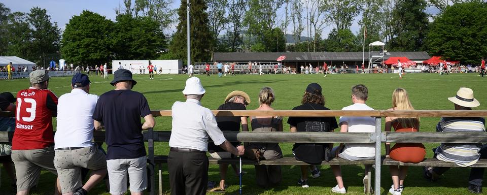 La plupart des rencontres sportives en Suisse se déroulent loin des caméras et des projecteurs. [Keystone - Anthony Anex]