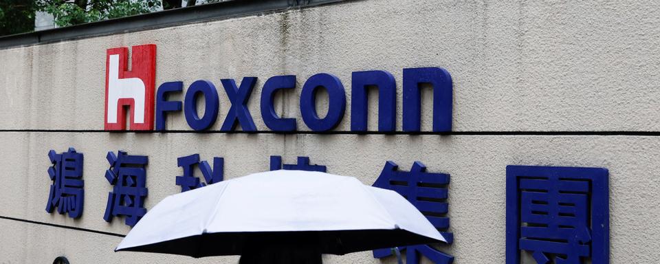 Les employés de l'usine Foxconn à Zhengzhou, principal lieu de production de l'iphone d'Apple, est en confinement strict. [Reuters - Carlos Garcia Rawlins]