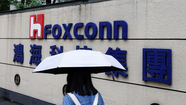 Les employés de l'usine Foxconn à Zhengzhou, principal lieu de production de l'iphone d'Apple, est en confinement strict. [Reuters - Carlos Garcia Rawlins]