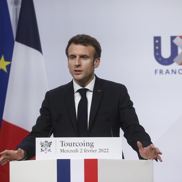 Emmanuel Macron en meeting à Tourcoing. [Keystone - EPA/Yoan Valat]