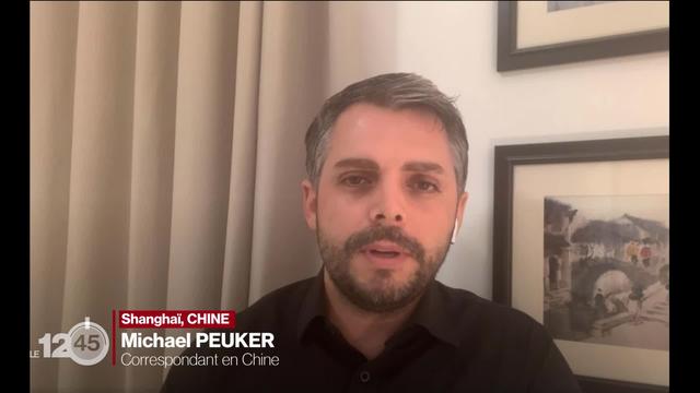 Le correspondant de la RTS Michael Peuker témoigne de son arrestation par la police chinoise quasiment en direct