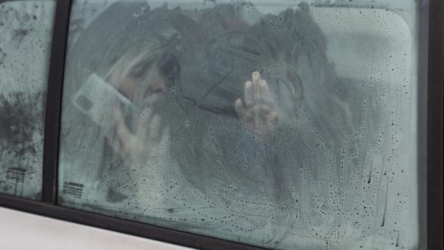 Un couple de Lausannois est allé chercher des réfugiés ukrainiens à la frontière polonaise. [Keystone - Miguel Lopes]