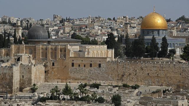 Une vue sur l'esplanade des Mosquées, avec la Mosquée al-Aqsa (à gauche) et le dôme du Rocher (à droite). [AFP - Thomas Coex]