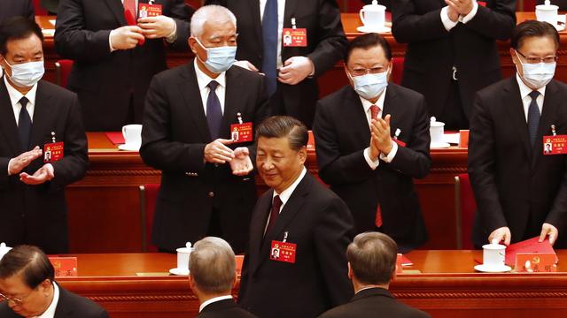 Le président Xi Jinping applaudi lors de la clôture du congrès du PCC à Pékin, 22.10.2022. [EPA/Keystone - Wu Hao]