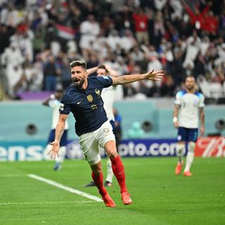 Olivier Giroud inscrit, de la tête, le but décisif de la France face à l'Angleterre. [Mustafa Yalcin]