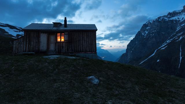 L'eau manque de plus en plus dans les cabanes de montagne. [Keystone - Arno Balzarini]