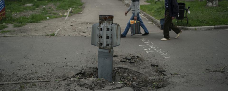 Une bombe dans la ville de Lyssytchansk dans l'Oblast de Louhansk, le 13 mai 2022. [AP/Keystone - Leo Correa]