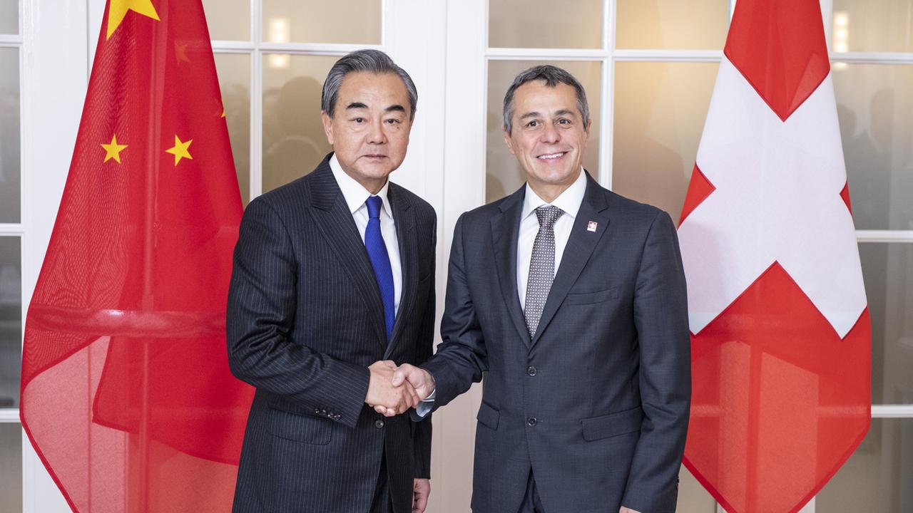 Ministre des affaires étrangères en 2019, Ignazio Cassis avait reçu son homologue chinois Wang Yi à Berne. [Keystone - Alessandro della Valle]