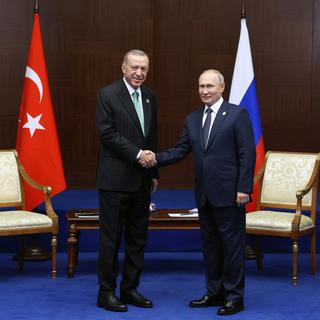 Rencontre entre le président turque Recep Tayyip Erdogan et le président russe Vladimir Poutine, le 13 octobre. [EPA/Keystone - Vyacheslav Prokofyev]