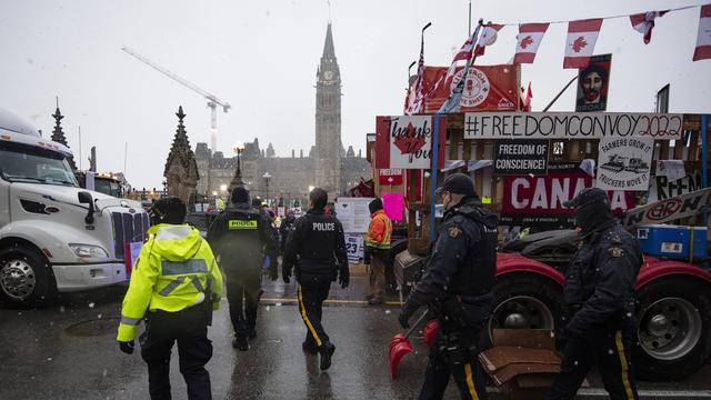 Contestation à Ottawa: des leaders du mouvement interpellés. [Keystone - Justin Tang]