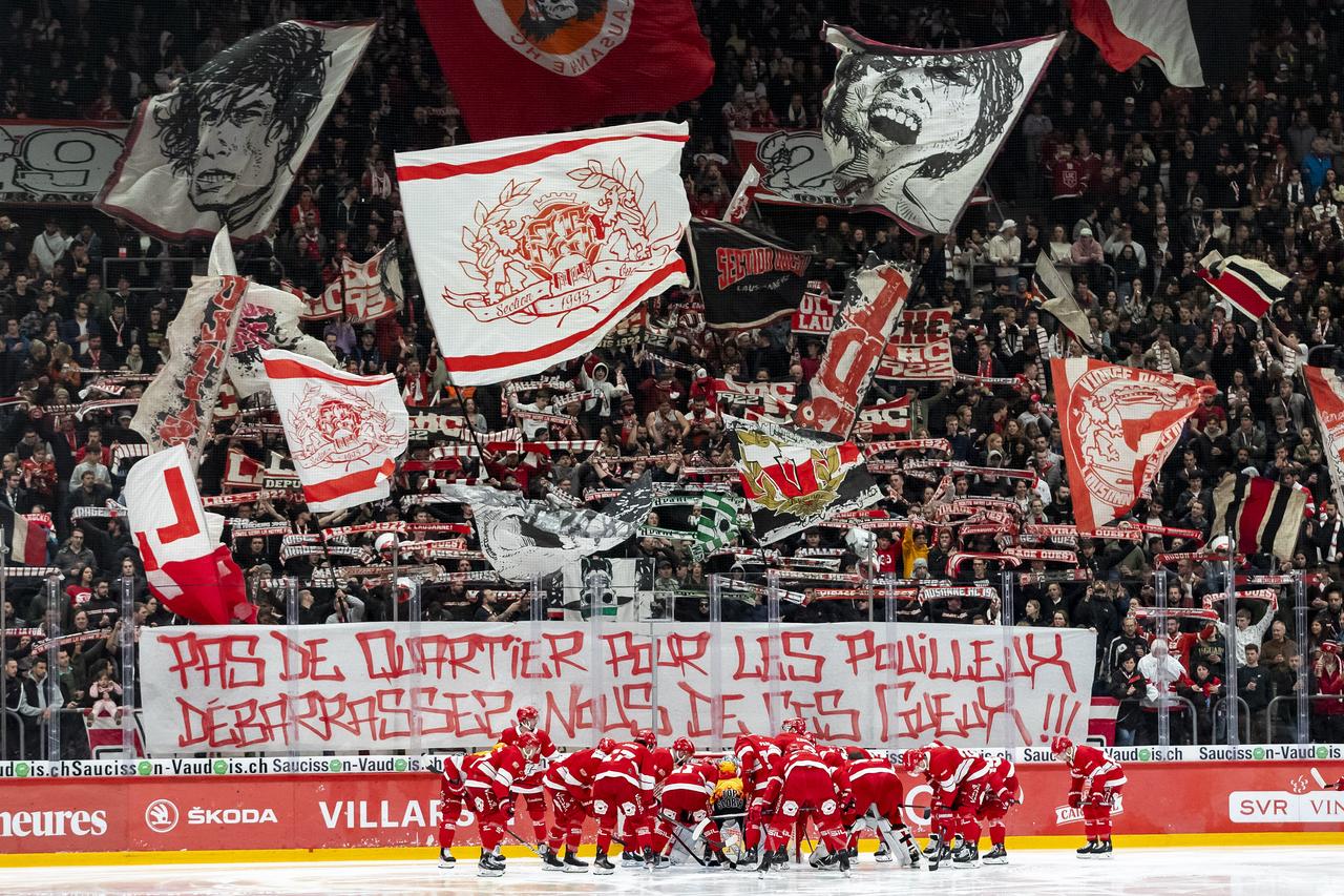 La banderole vaudoise avant le coup d'envoi de la partie... "Pas de quartier pour les pouilleux, débarrassez-nous de ces gueux". [Pascal Muller/freshfocus - Pascal Muller]