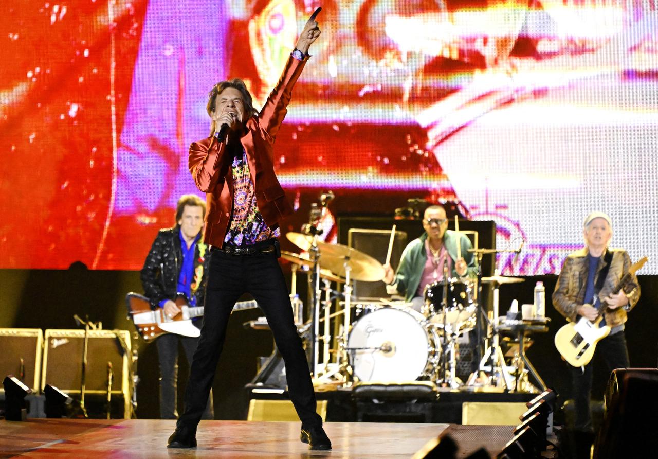 Ronnie Wood, Mick Jagger, Keith Richards et Steve Jordan le 1er juin 2022 en concert à Madrid. [AFP - HANS KLAUS TECHT]