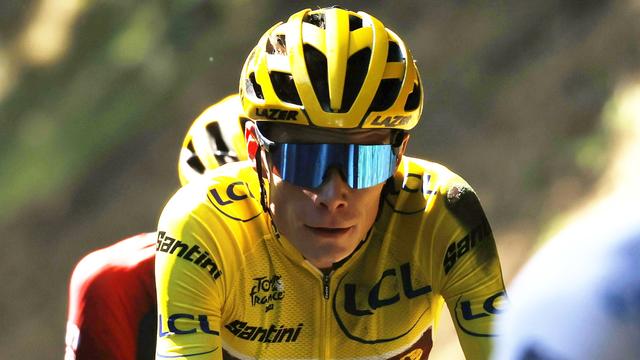 Le maillot jaune du coureur danois Jonas Vingegaard de Jumbo Visma en action lors de la 15e étape du Tour de France 2022 sur 202,5 km de Rodez à Carcassonne, France, 17 juillet 2022. [EPA/KEYSTONE - Yoan Valat]