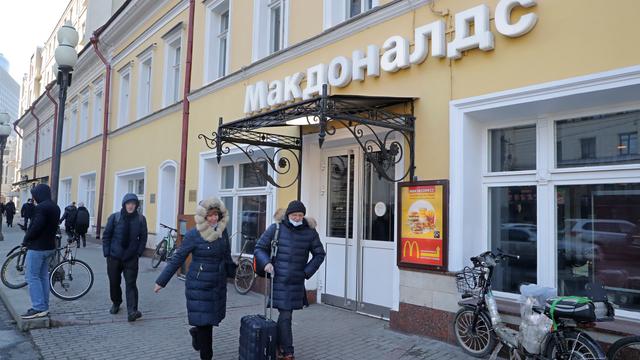 Un des restaurants MacDonald's de Moscou. [EPA - Maxim Shipenkov - Keystone]