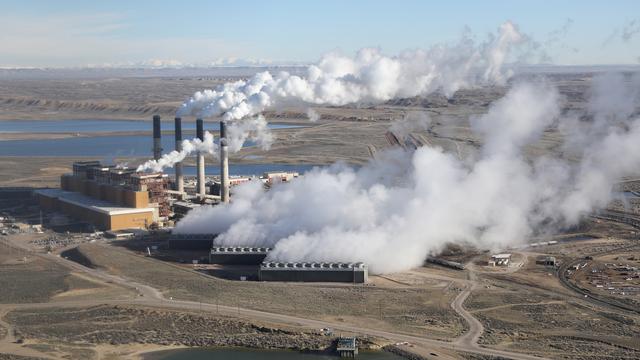 La centrale à charbon de Rock Springs, Wyoming (USA). [Reuters - Jim Urquhart]
