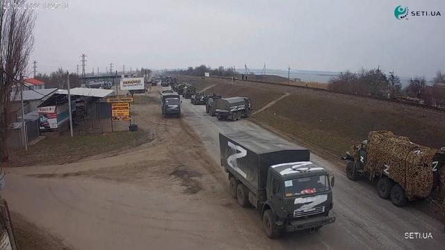 Troupes russes aux portes de la ville de Kherson, 25.02.2022. [EyePress/AFP]