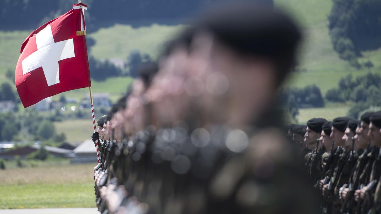Face aux nouveaux défis, le Parlement souhaite augmenter le budget de l'armée suisse. [Keystone - Marcel Bieri]