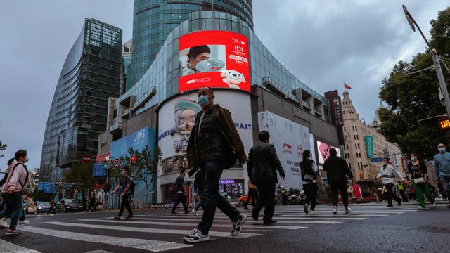 Une rue de Shanghai, en Chine, le 11 novembre 2022. [EPA/ALEX PLAVEVSKI]