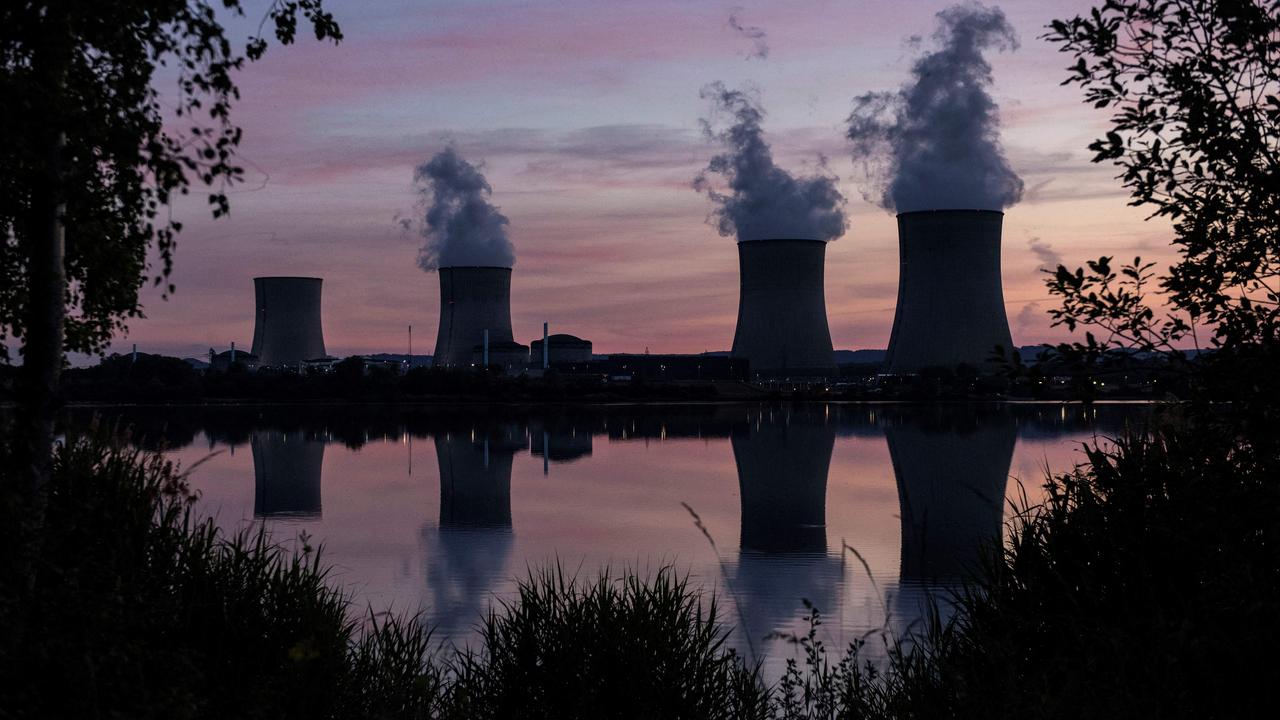 Quatre réacteurs nucléaires restent à l'arrêt en France pour des problèmes de corrosion. [AFP - Sébastien Berda]
