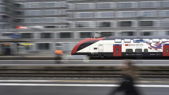 Les nouveaux trains à deux étages de Bombardier ne rouleront pas plus vite dans les virages. [Keystone - Gaetan Bally]