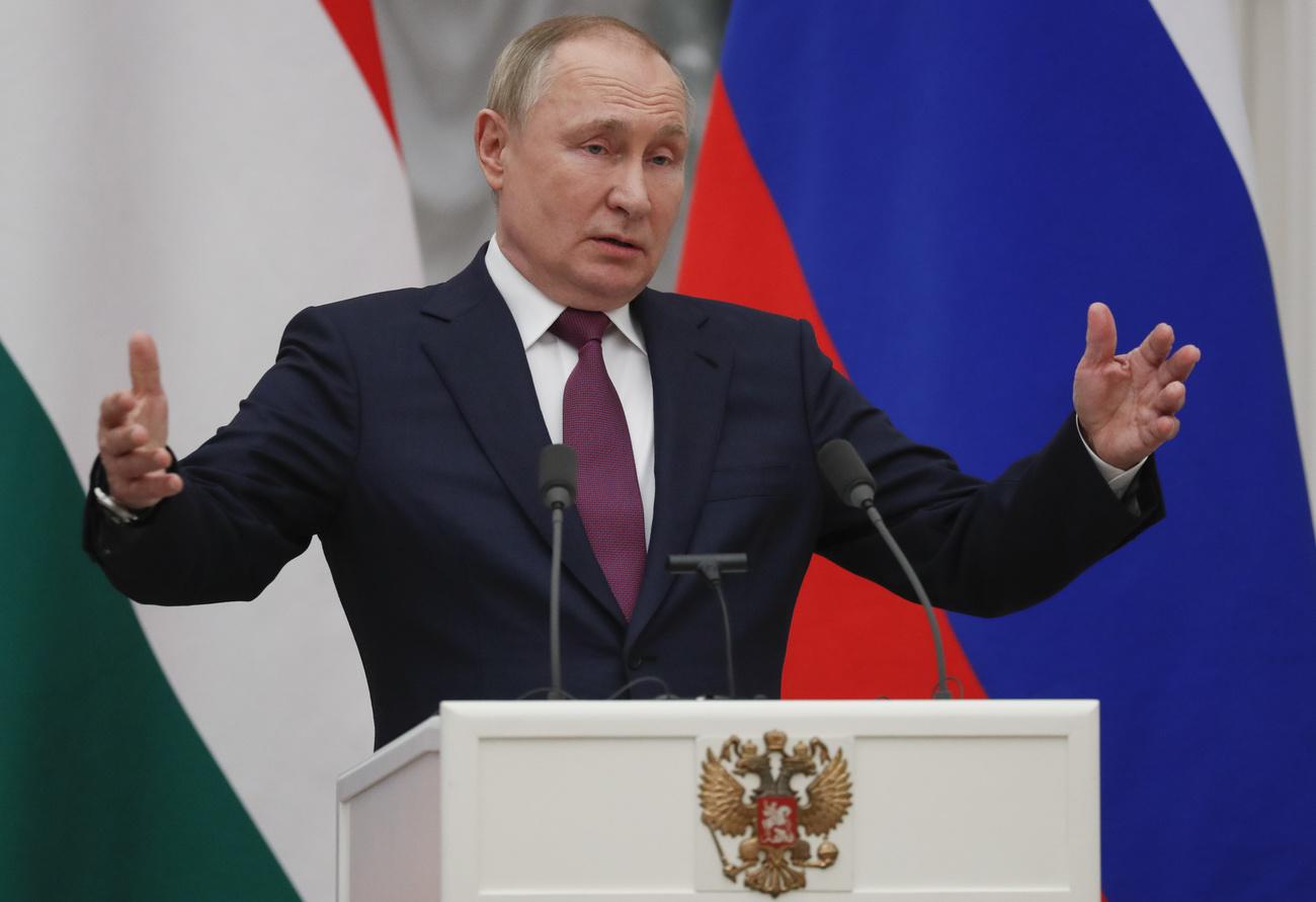 Mardi, le président russe Vladimir Poutine s'exprimait pour la première fois publiquement depuis des semaines sur le sujet de l'Ukraine, lors d'une conférence de presse à Moscou. [KEYSTONE - YURI KOCHETKOV]