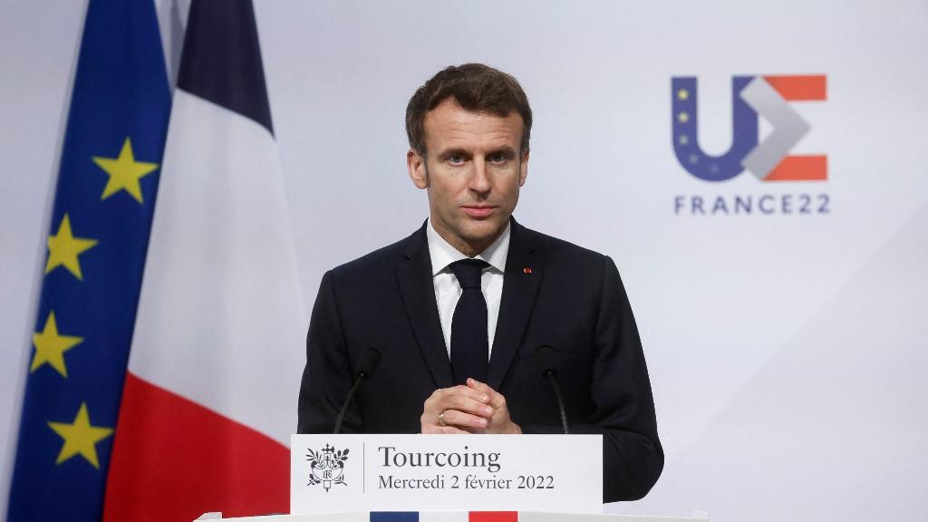 Emmanuel Macron à Tourcoing lors de la réunion des ministres de l'intérieur de l'UE qui s'est tenue dans le nord de la France les 2 et 3 févriers 2022. [AFP - YOAN VALAT / POOL]