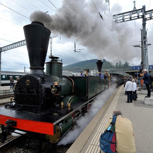 Le légendaire "Spanisch-Broetli-Bahn" exposé en gare de Bienne en 2010. [Keystone - Dominic Favre]