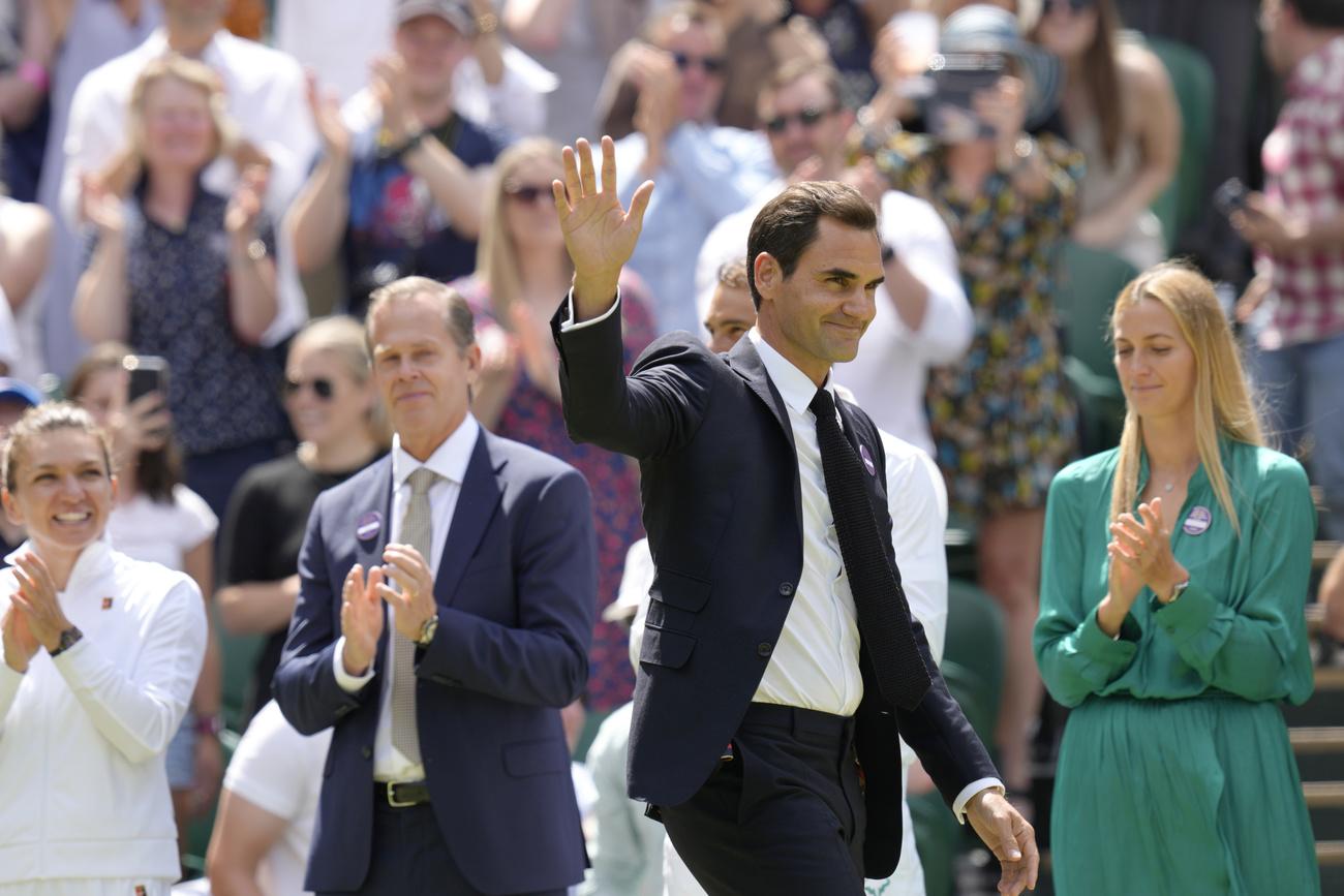 L'adieu de Roger Federer à Wimbledon, puis pour de bon au monde du tennis ce 15 septembre 2022. [AP - Kirsty Wigglesworth]