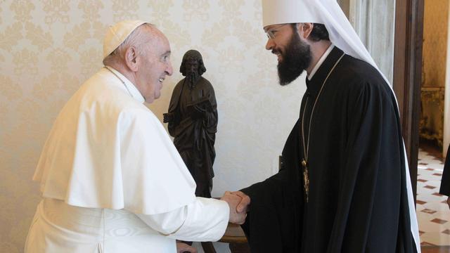 Le pape François a accueilli Mgr Antoine Sevriouk au Vatican, 05.08.2022. [Vatican Media/EPA/Keystone]