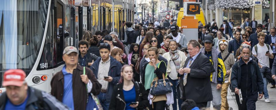 Journée de grève du personnel des Transports publics genevois (TPG), ce mercredi 12 octobre 2022 a Genève. [Keystone - Martial Trezzini]