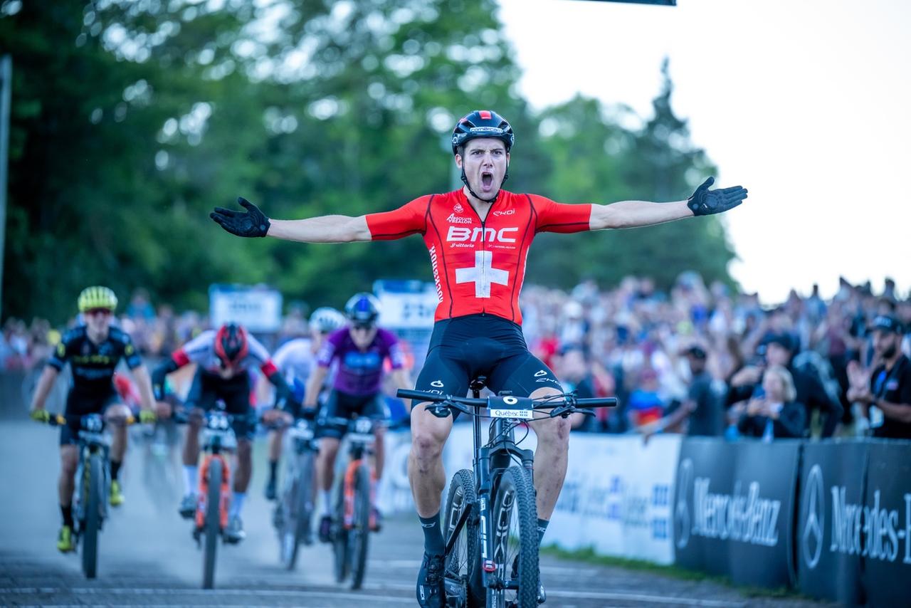 Colombo célèbre sa deuxième victoire en Coupe du monde. [KEYSTONE - Andreas Dobslaff]