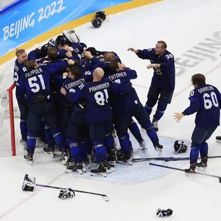 Les Finlandais célébrent leur victoire. [Alex Plavevski]