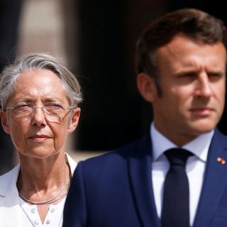 Elisabeth Borne et Emmanuel Macron. [reuters - Gonzalo Fuentes]