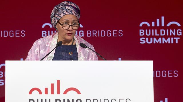 Amina Mohammed, vice-secrétaire générale des Nations unies, prononce son allocution lors de l'ouverture du sommet Building Bridges à Genève le 29 novembre 2021. [Keystone - Salvatore Di Nolfi]