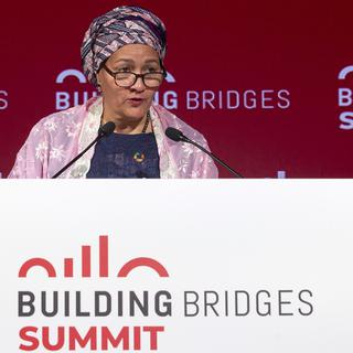 Amina Mohammed, vice-secrétaire générale des Nations unies, prononce son allocution lors de l'ouverture du sommet Building Bridges à Genève le 29 novembre 2021. [Keystone - Salvatore Di Nolfi]