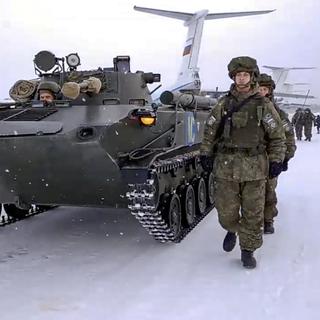 Des troupes russes qui se retirent après les manifestations au Kazakhstan. [Keystone - Russian Defense Ministry Press Service via AP]